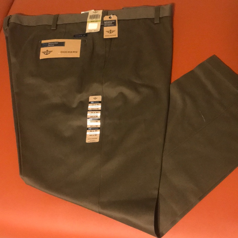 NWT DOCKERS D2 Straight Fit Brand